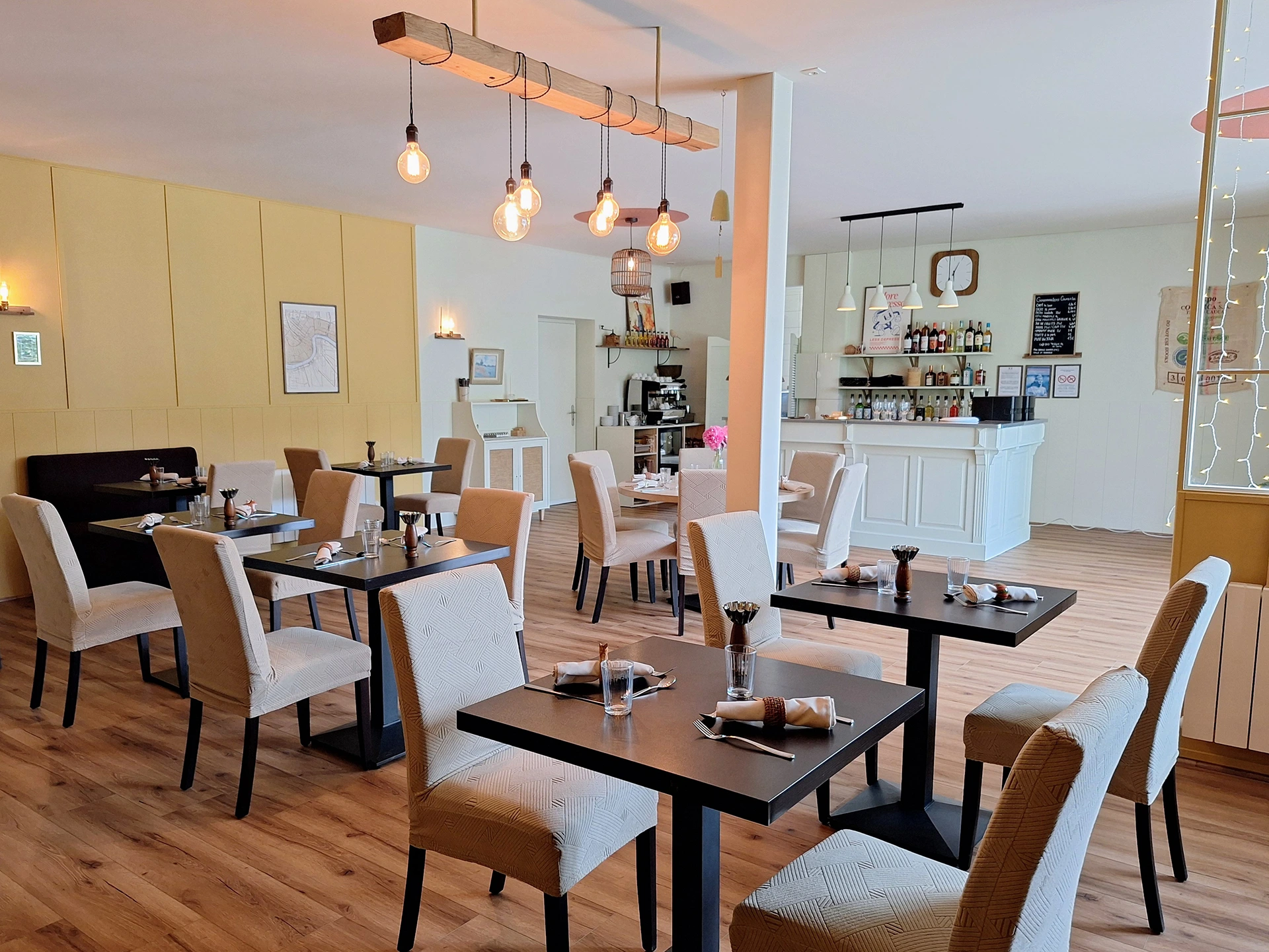 La salle du Café Nola